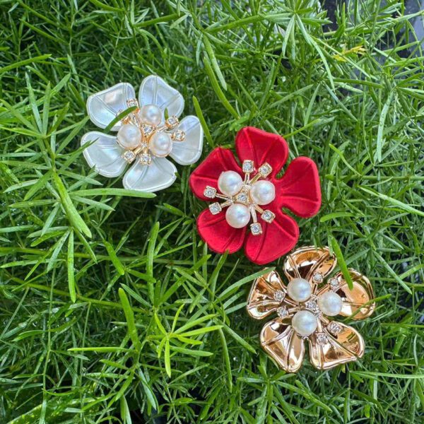 Hoa nhỏ có hạt cườm 3 màu