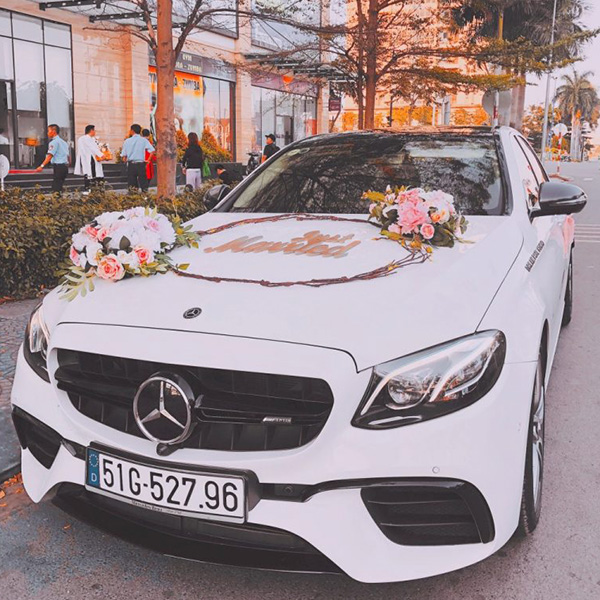 Thuê xe cưới mercedes E300