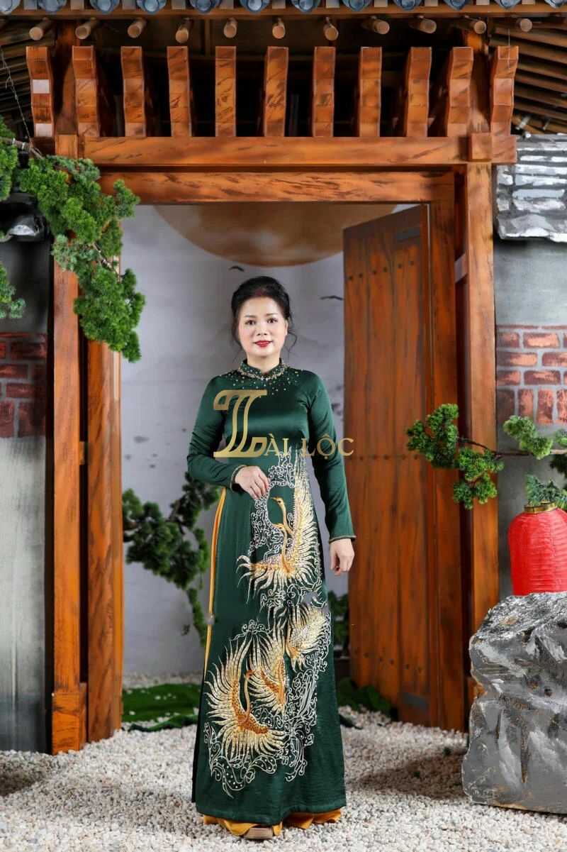 Nên chọn may hay thuê áo dài bà sui cho mẹ cô dâu